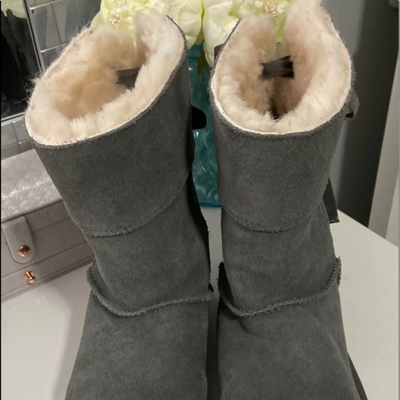 Gray Ugg boots size 6 - Picture 6 of 11